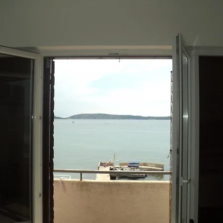 Jaram Apartment *